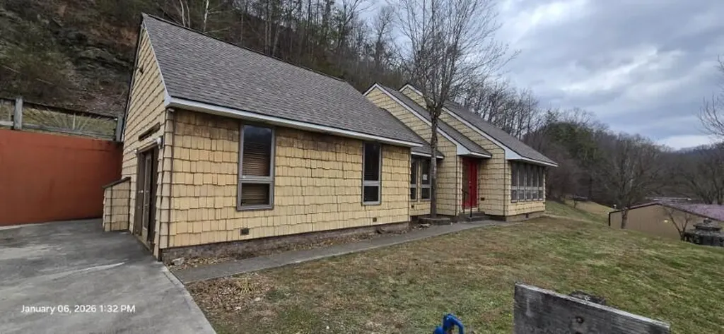 4229 Us-421 Manchester KY 40962