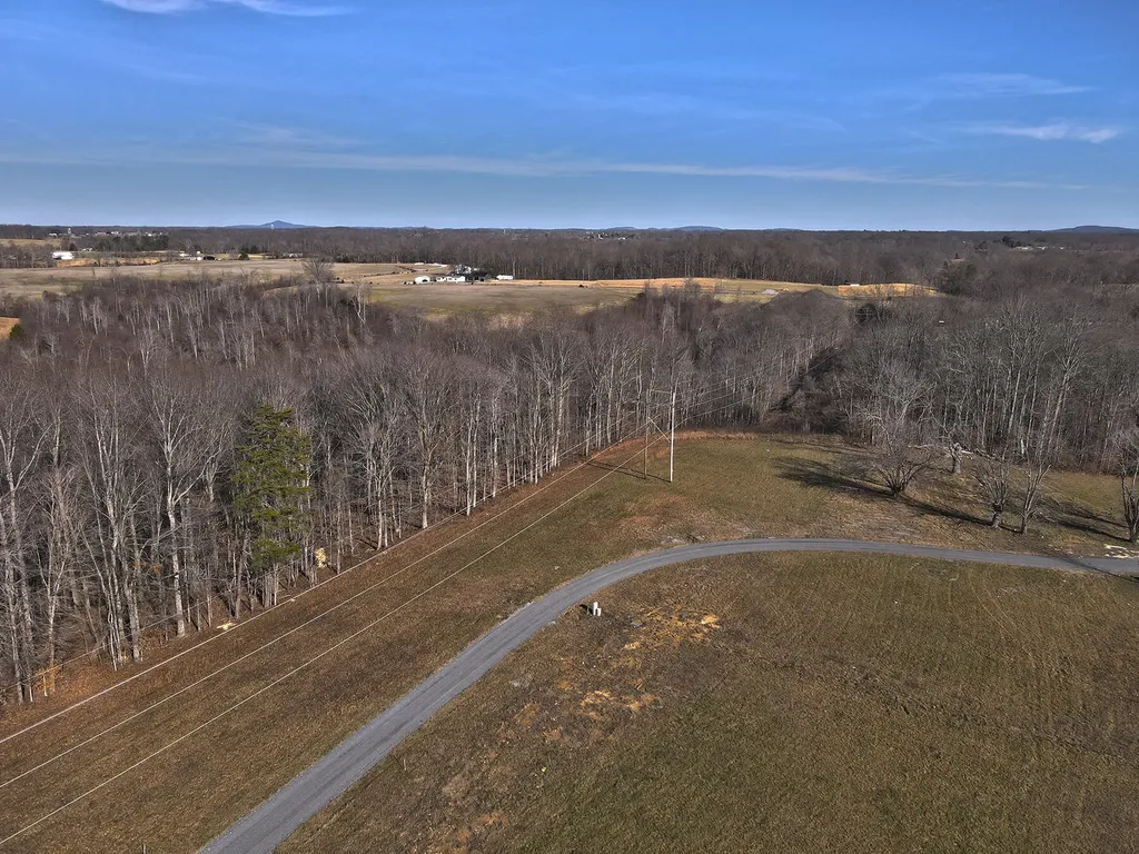 24 Dockery Road Russell Springs KY 42642