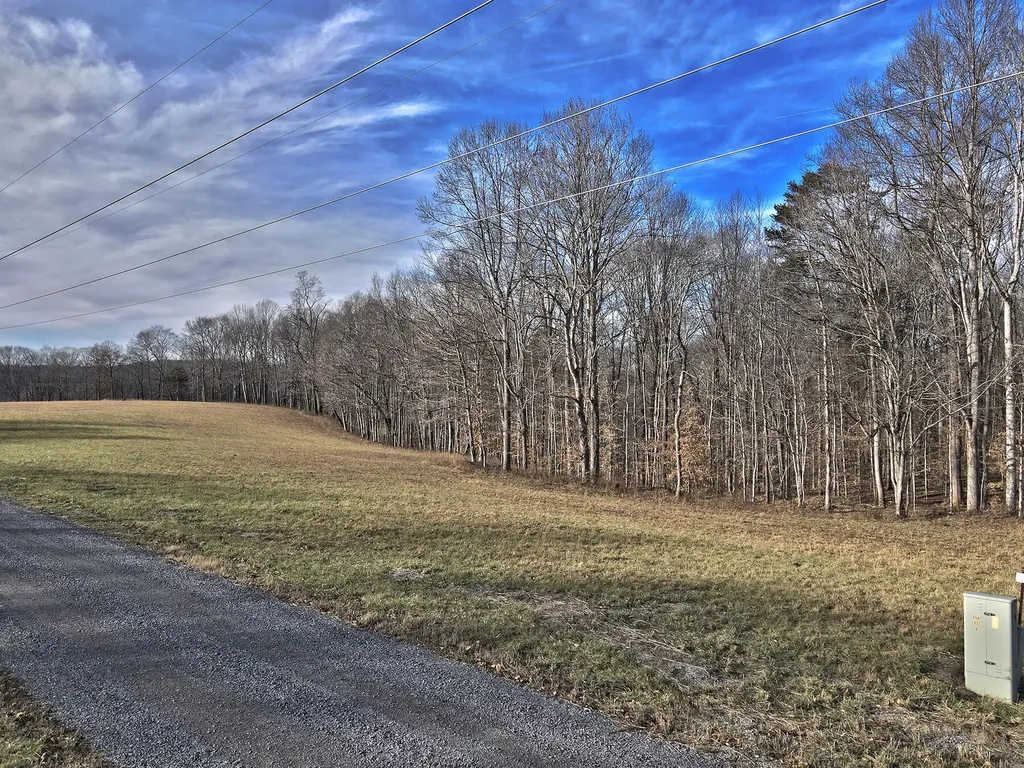24 Dockery Road Russell Springs KY 42642