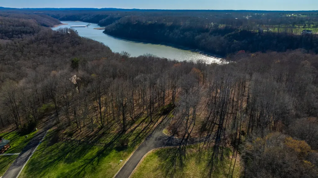 90 Paradise Alley Russell Springs KY 42642