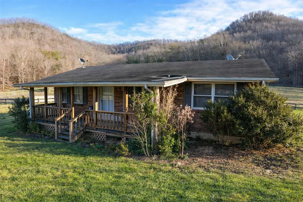 9999 Red Lick Irvine KY 40336