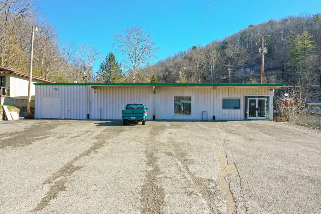 212 1st Street Mckee KY 40447