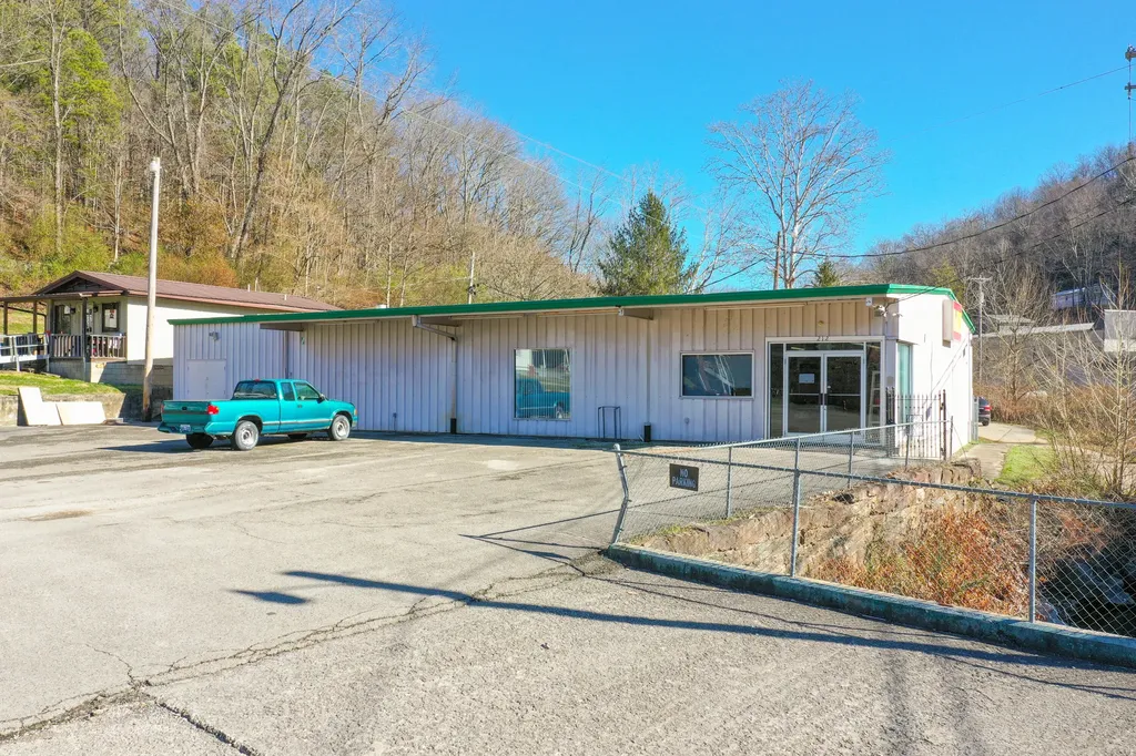 212 1st Street Mckee KY 40447