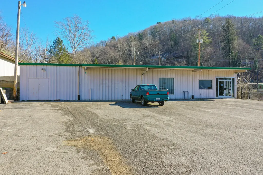 212 1st Street Mckee KY 40447