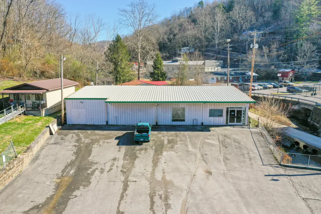 212 1st Street Mckee KY 40447