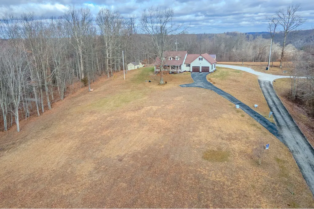 827 Dean Road Mckee KY 40447