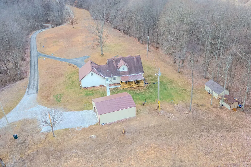 827 Dean Road Mckee KY 40447