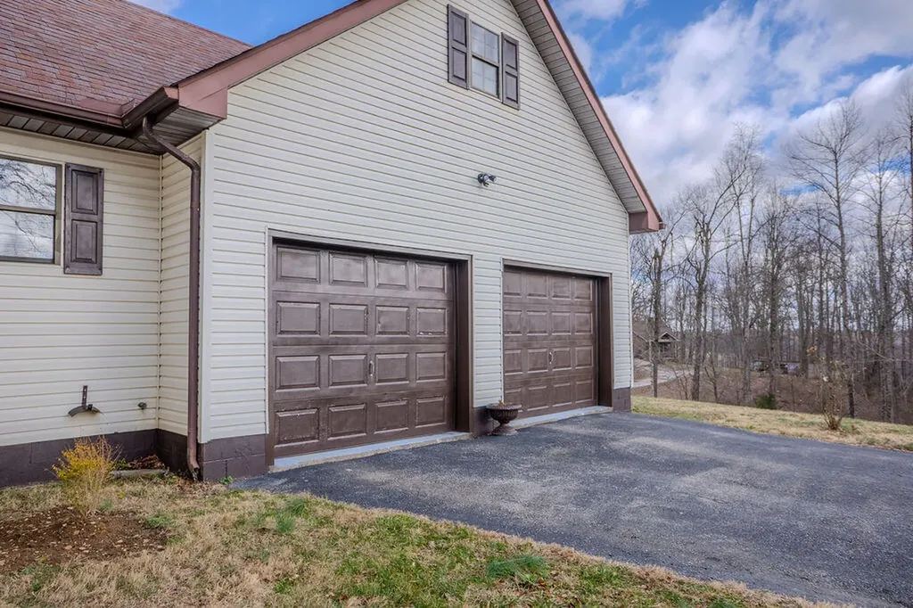 827 Dean Road Mckee KY 40447