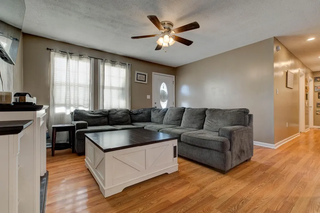 109 Parish Road Jeffersonville KY 40337