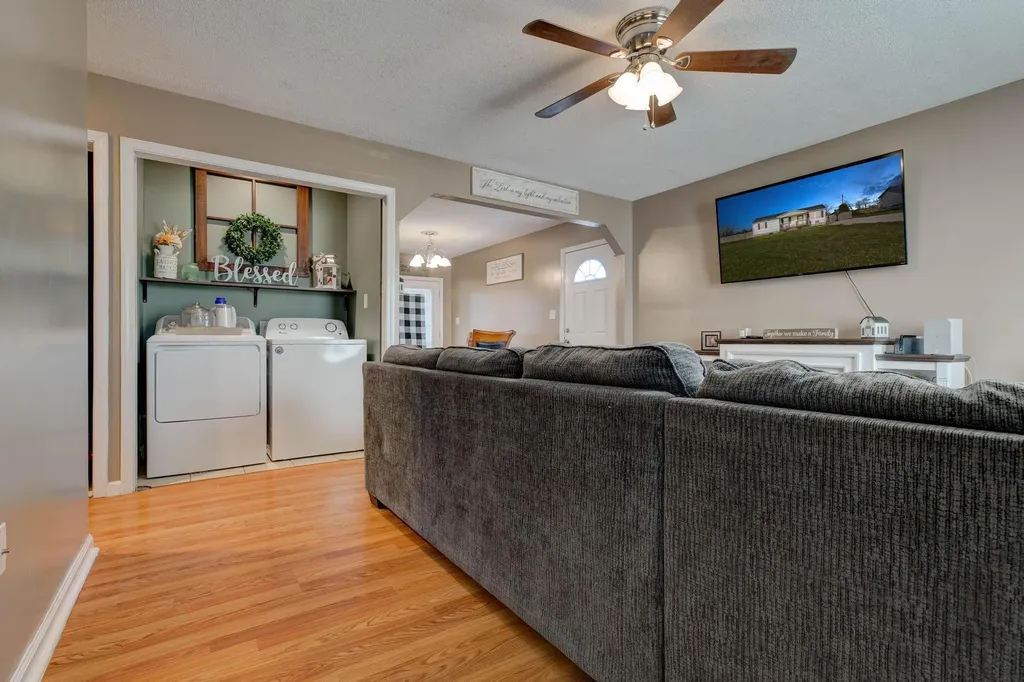 109 Parish Road Jeffersonville KY 40337