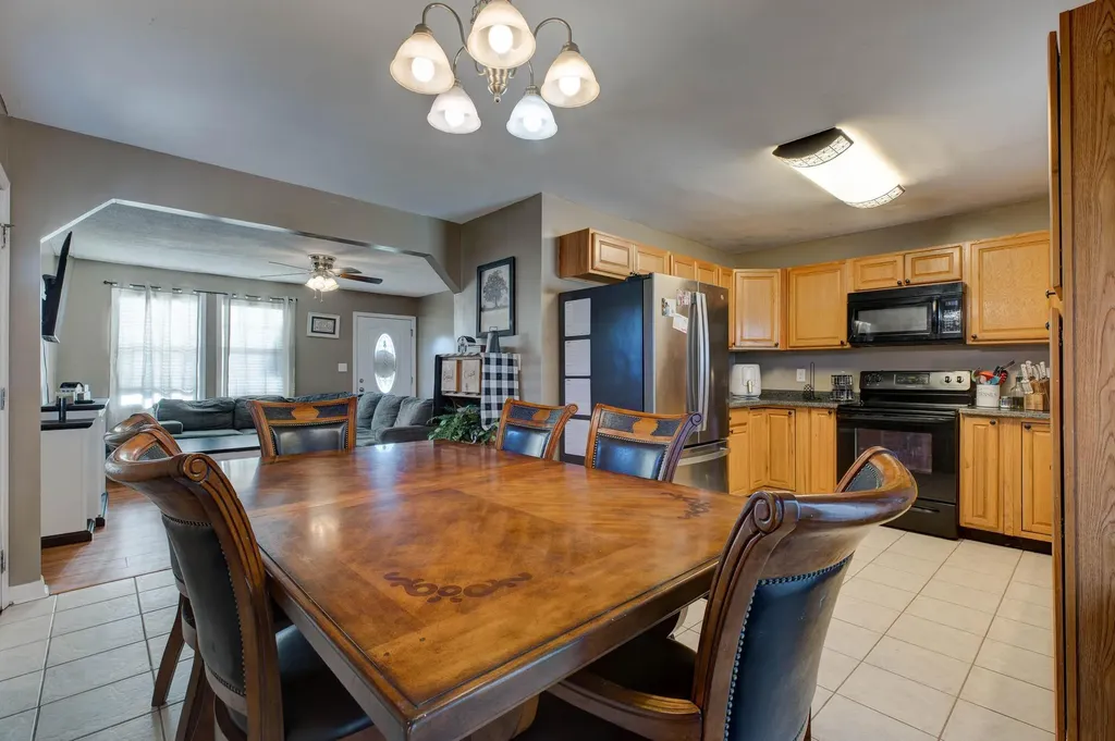 109 Parish Road Jeffersonville KY 40337