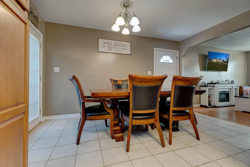 109 Parish Road Jeffersonville KY 40337