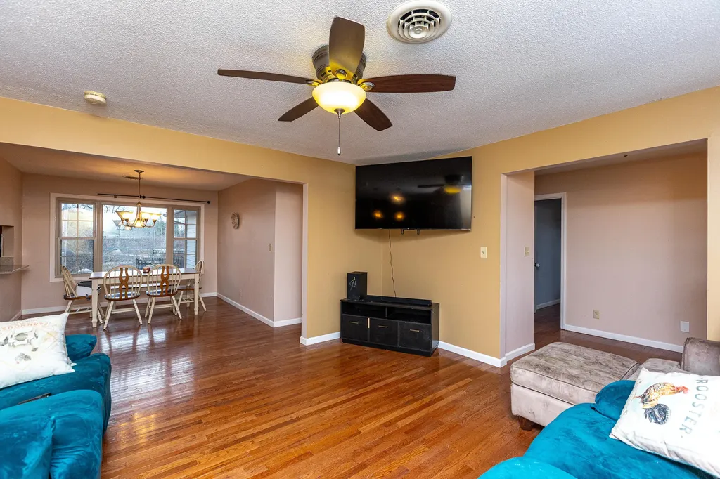 463 Hutchinson Road West Liberty KY 41472