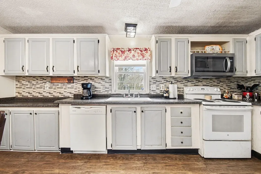 134 Walter Lane Waco KY 40385