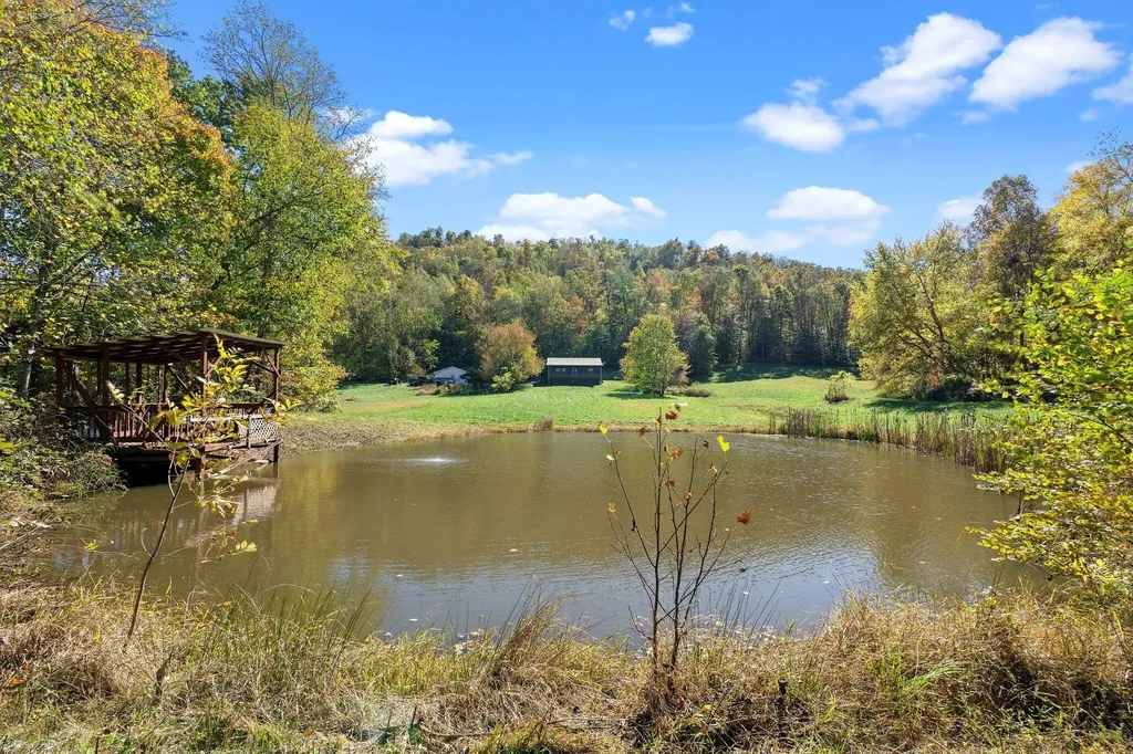 400 Herman Becraft Spur Road Means KY 40346