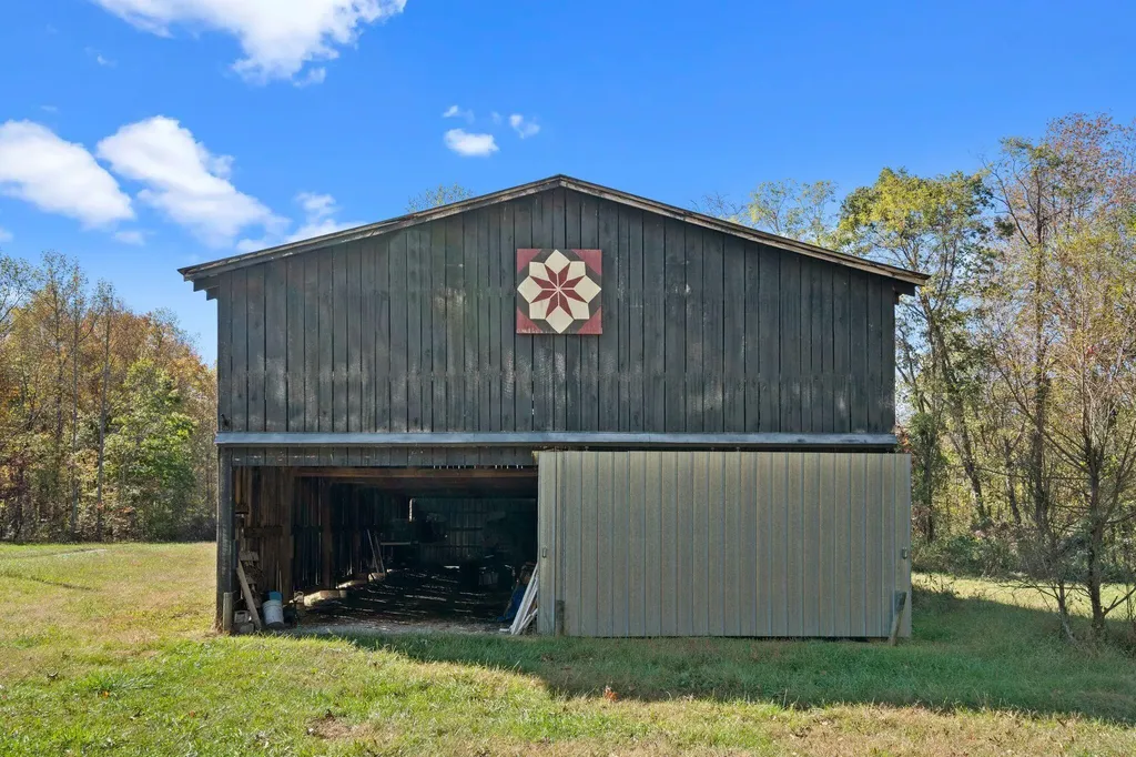 400 Herman Becraft Spur Road Means KY 40346