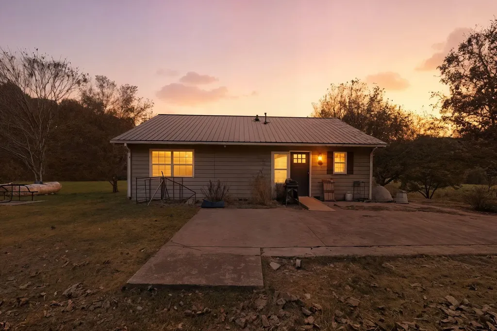 400 Herman Becraft Spur Road Means KY 40346