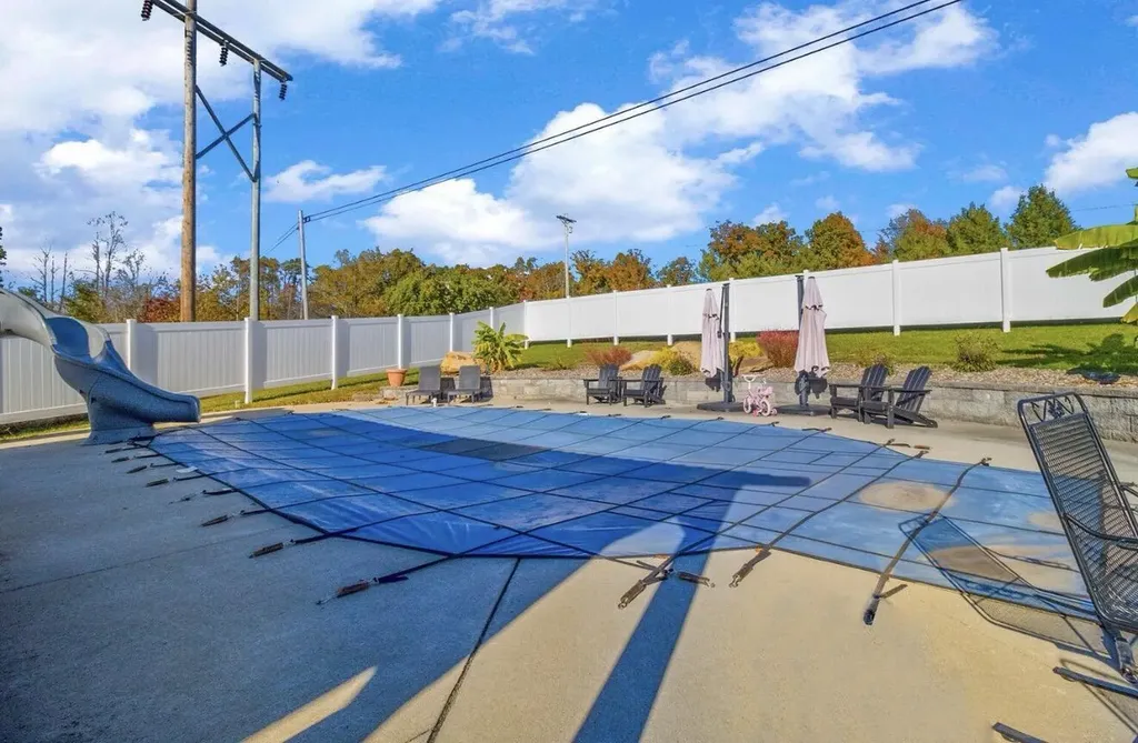 6153 Us Highway 25 East Bernstadt KY 40729