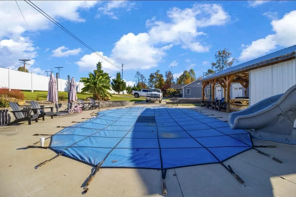 6153 Us Highway 25 East Bernstadt KY 40729