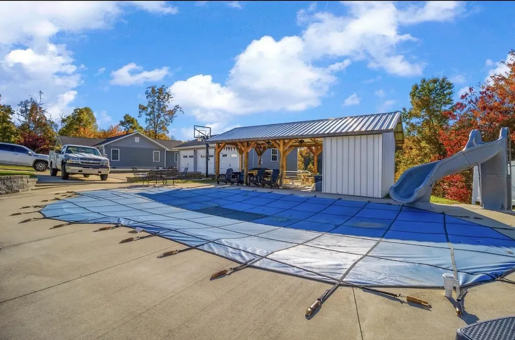 6153 Us Highway 25 East Bernstadt KY 40729