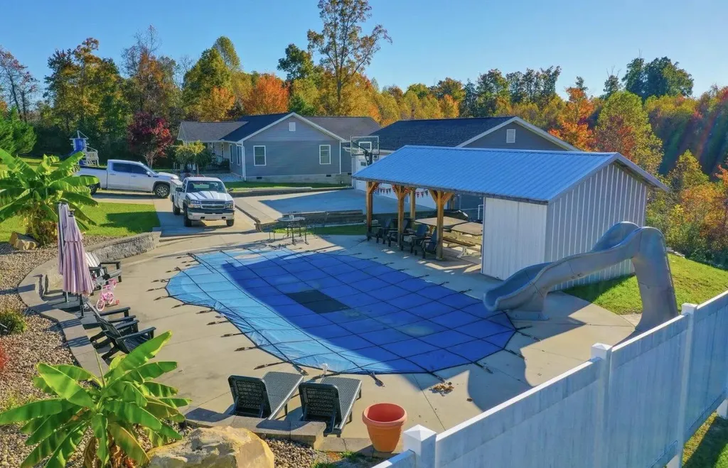6153 Us Highway 25 East Bernstadt KY 40729