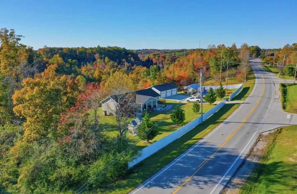 6153 Us Highway 25 East Bernstadt KY 40729