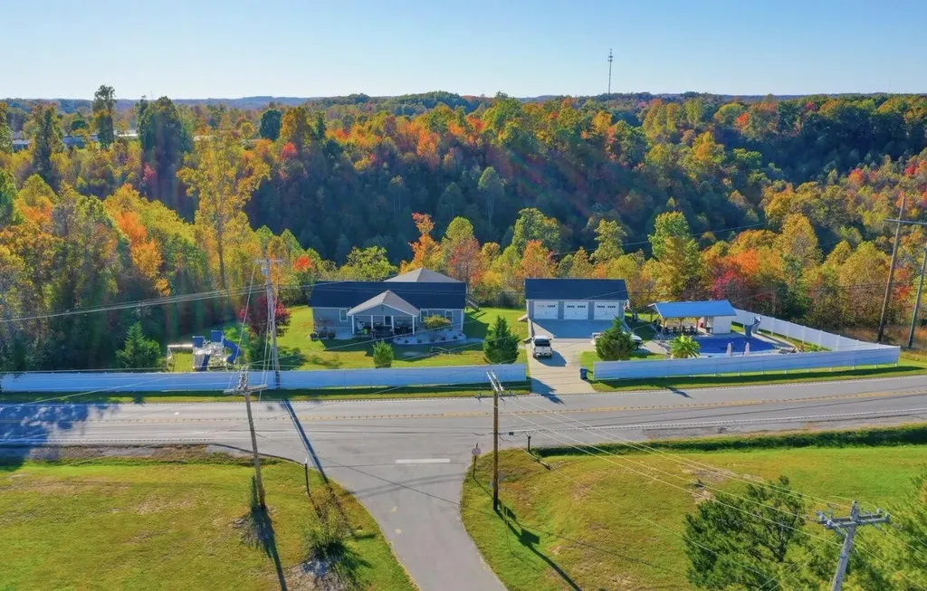 6153 Us Highway 25 East Bernstadt KY 40729