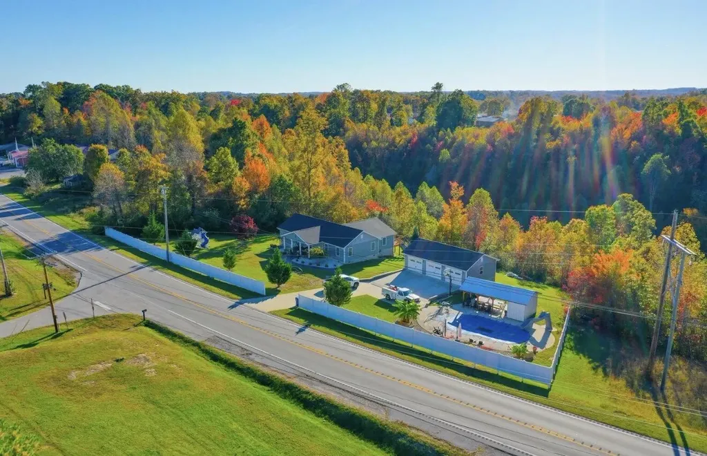 6153 Us Highway 25 East Bernstadt KY 40729