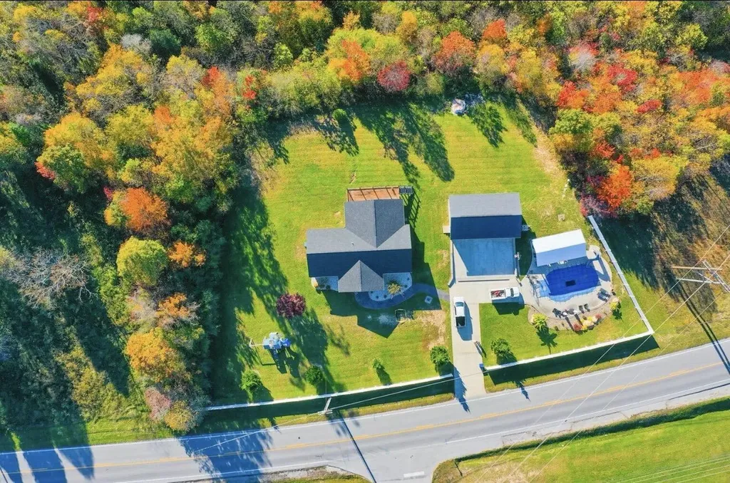 6153 Us Highway 25 East Bernstadt KY 40729