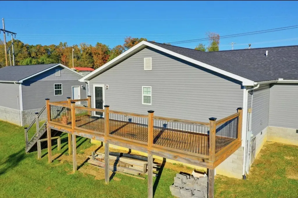 6153 Us Highway 25 East Bernstadt KY 40729