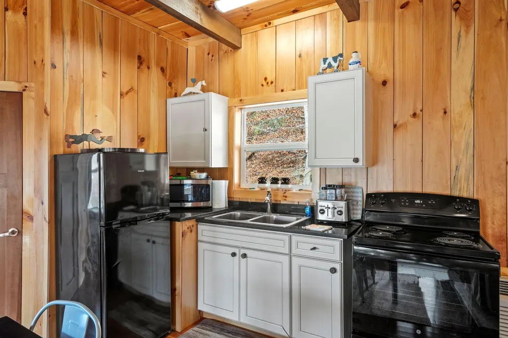 16 Hickory Lane Campton KY 41301