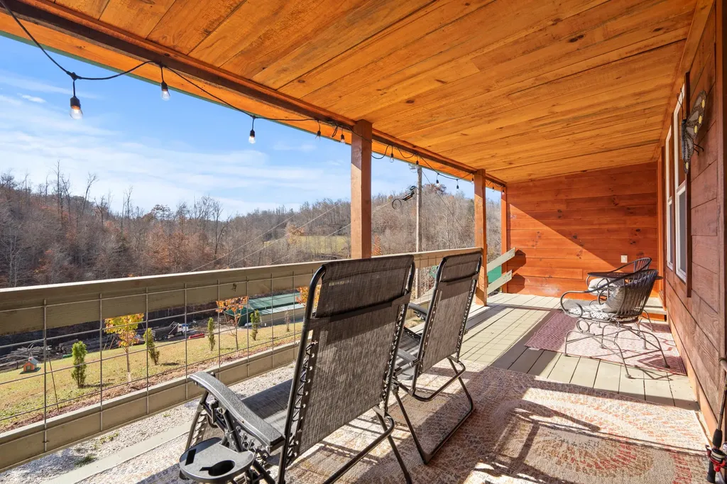 16 Hickory Lane Campton KY 41301