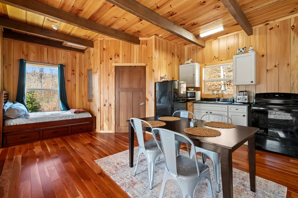 16 Hickory Lane Campton KY 41301