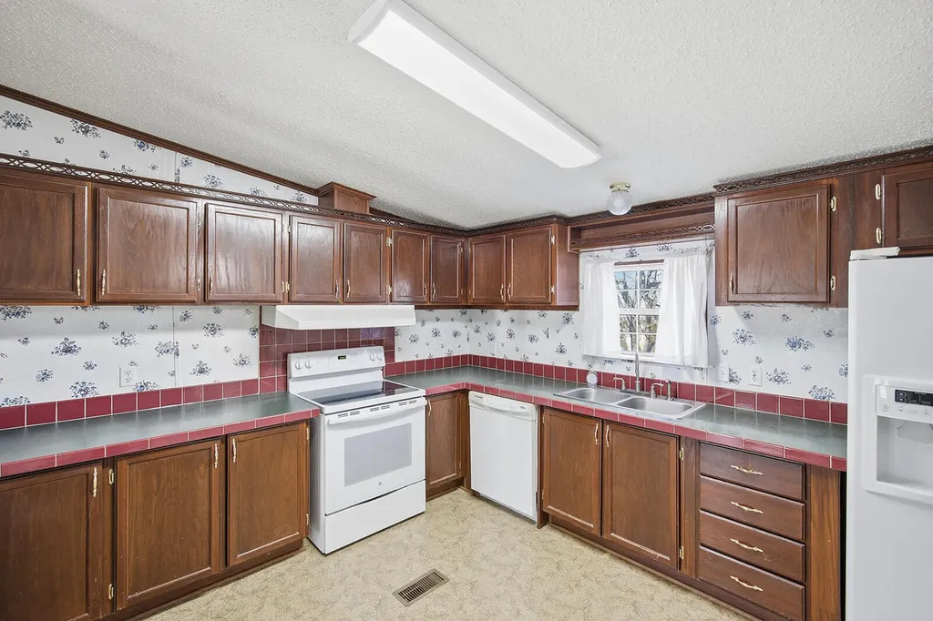 696 Wheat School Road Salvisa KY 40372