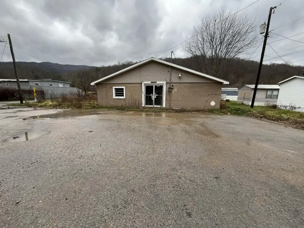 1752 Highway 219 Wallins KY 40873