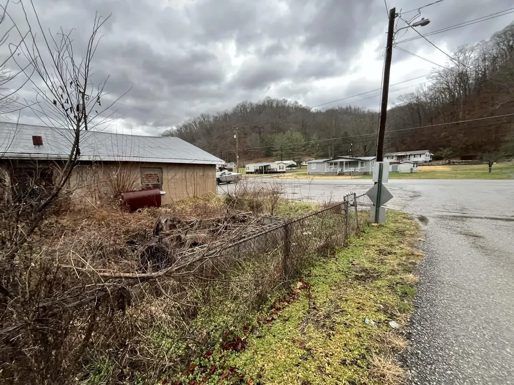 1752 Highway 219 Wallins KY 40873