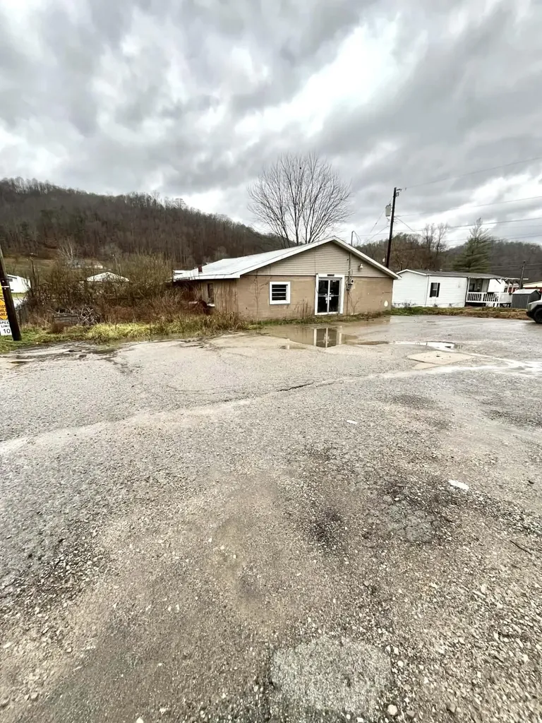 1752 Highway 219 Wallins KY 40873