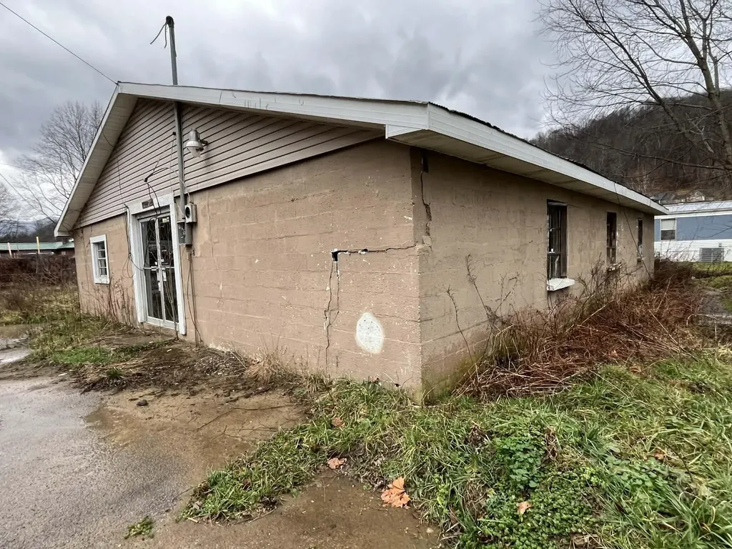 1752 Highway 219 Wallins KY 40873