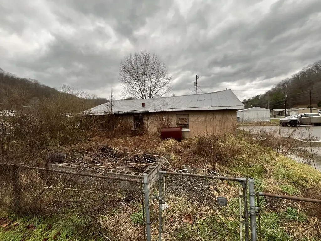 1752 Highway 219 Wallins KY 40873