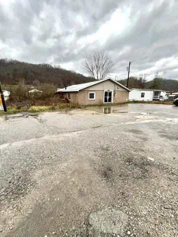 1752 Highway 219 Wallins KY 40873