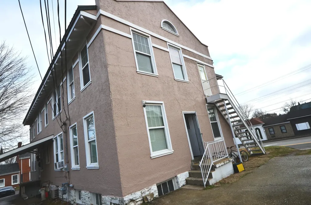 202 S College Street Harrodsburg KY 40330