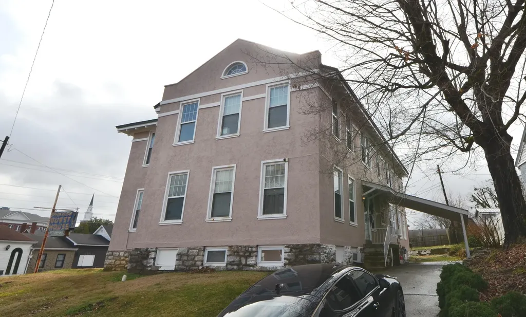202 S College Street Harrodsburg KY 40330