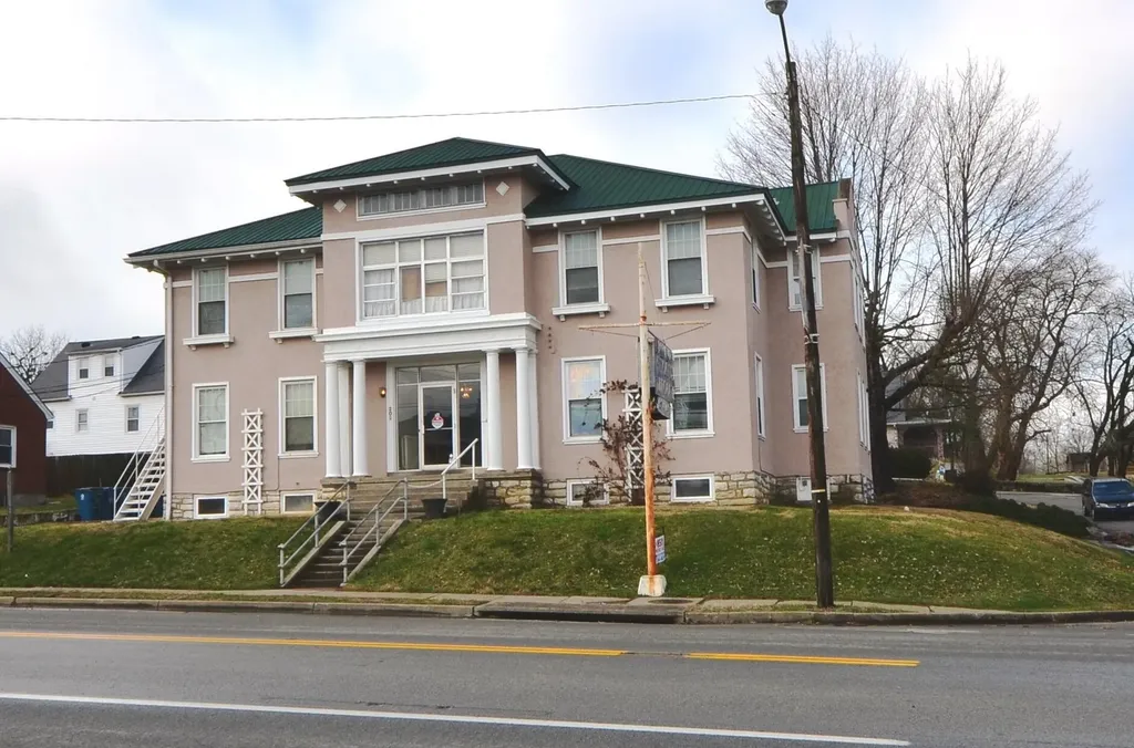 202 S College Street Harrodsburg KY 40330