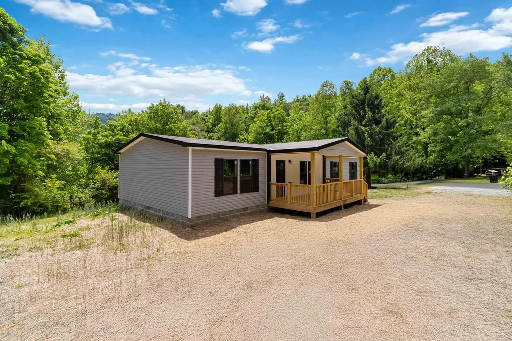 1776 Little Wolf Creek Road Williamsburg KY 40769