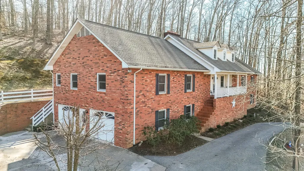 222 Park Hill Avenue Barbourville KY 40906