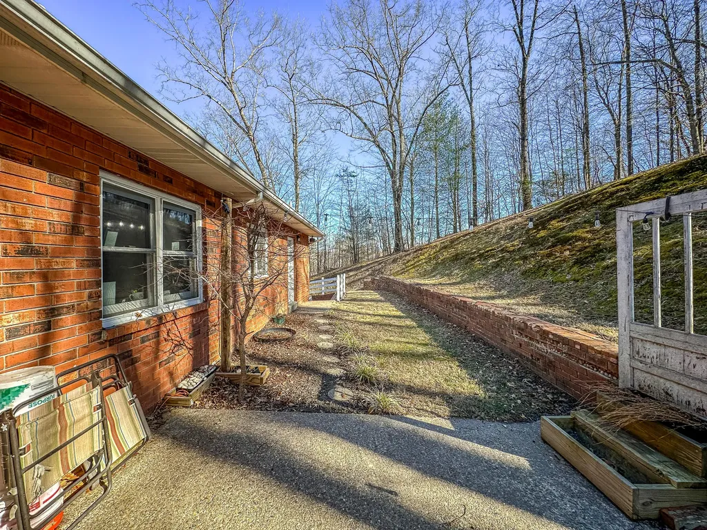 222 Park Hill Avenue Barbourville KY 40906