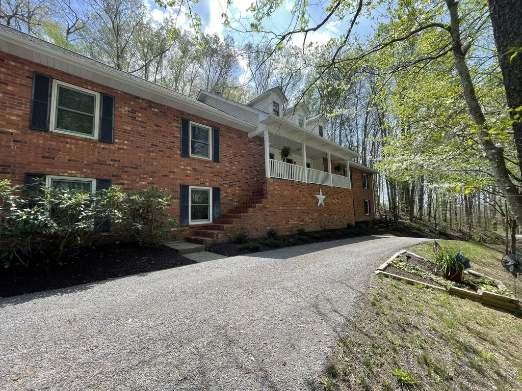222 Park Hill Avenue Barbourville KY 40906