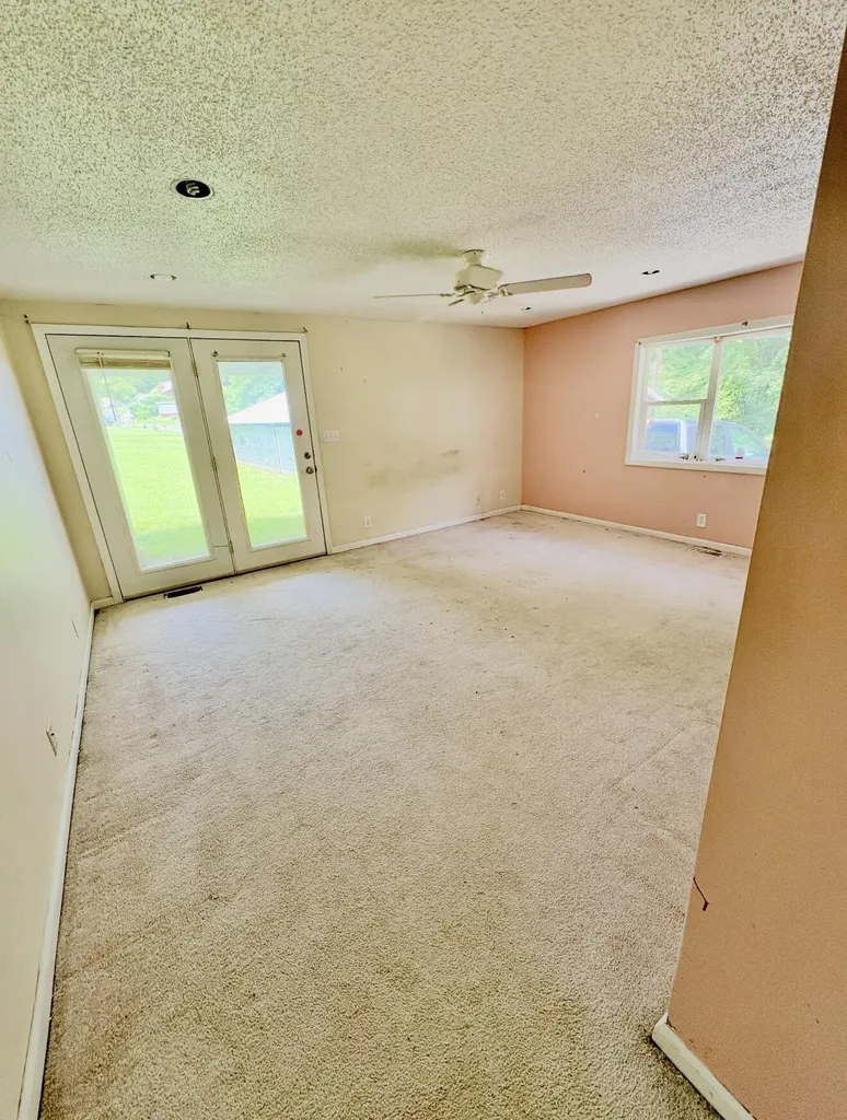 243 Nosben Fork Belfry KY 41514
