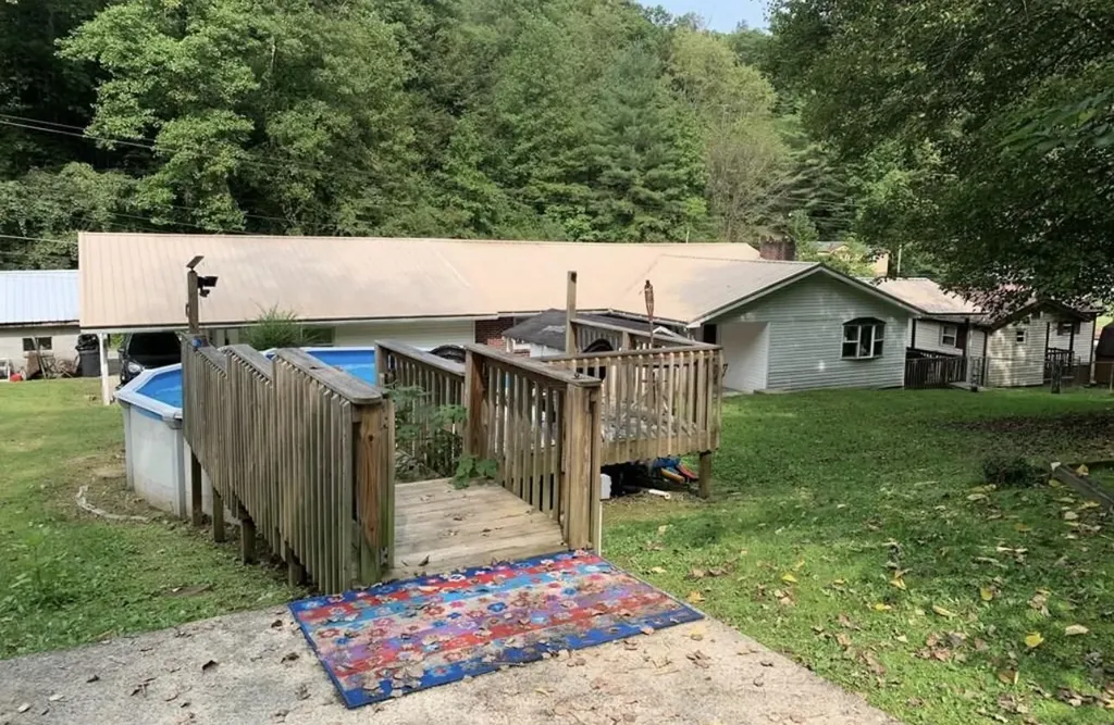 243 Nosben Fork Belfry KY 41514