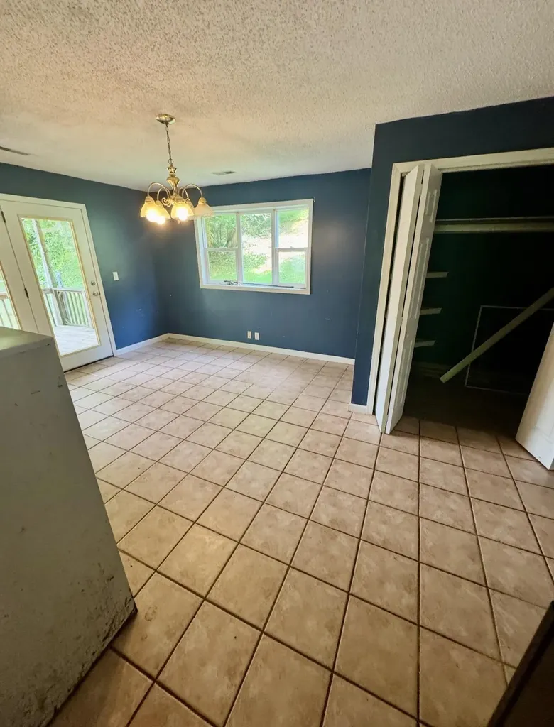 243 Nosben Fork Belfry KY 41514